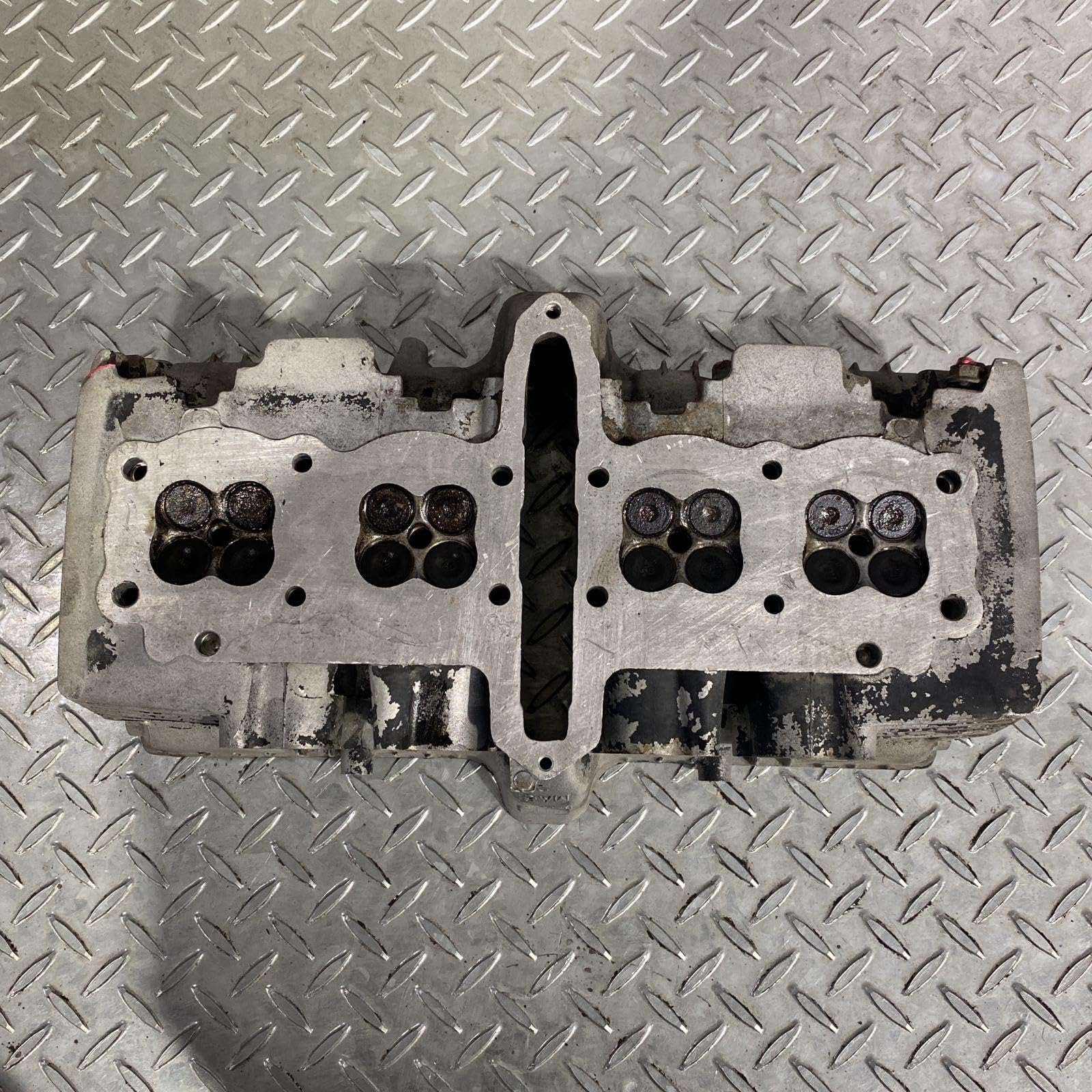 Amazon | CBX400F シリンダーヘッド(M-250616-67) | シリンダーヘッド